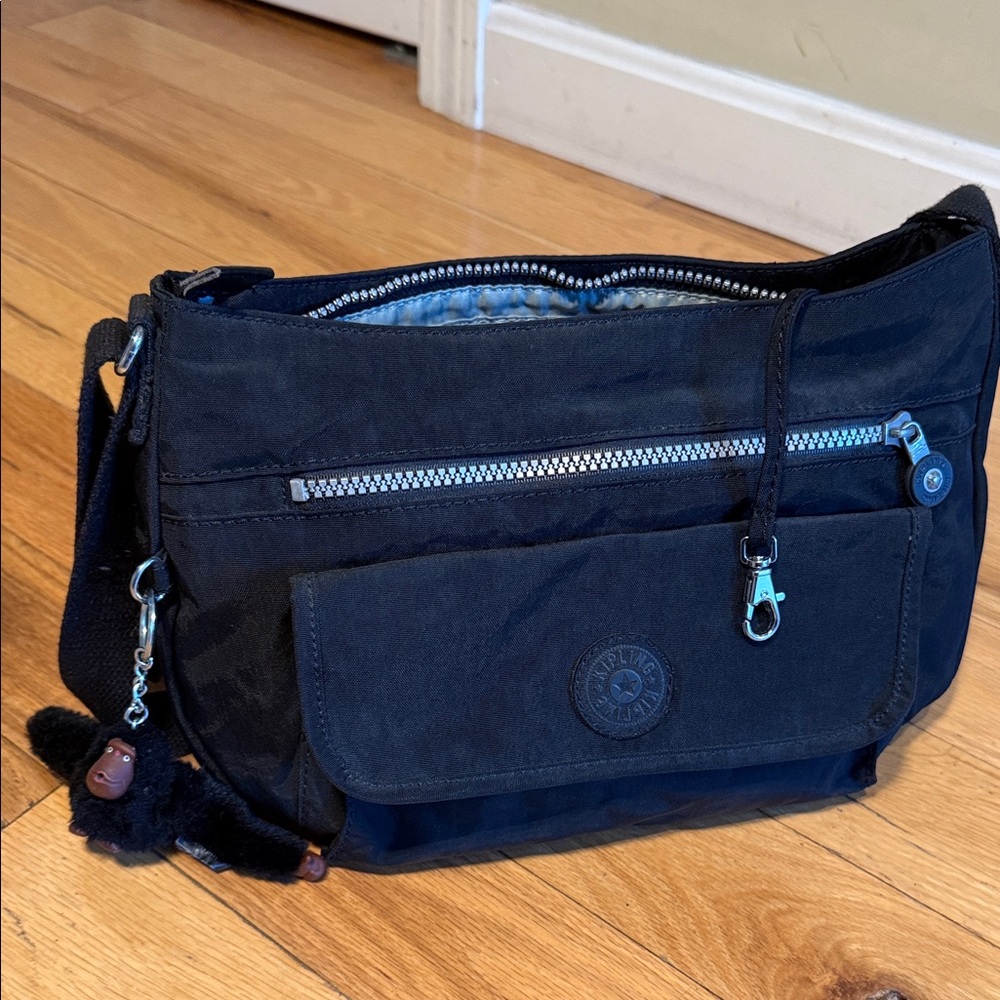 Kipling women’s syro crossbody bag in black, great condition